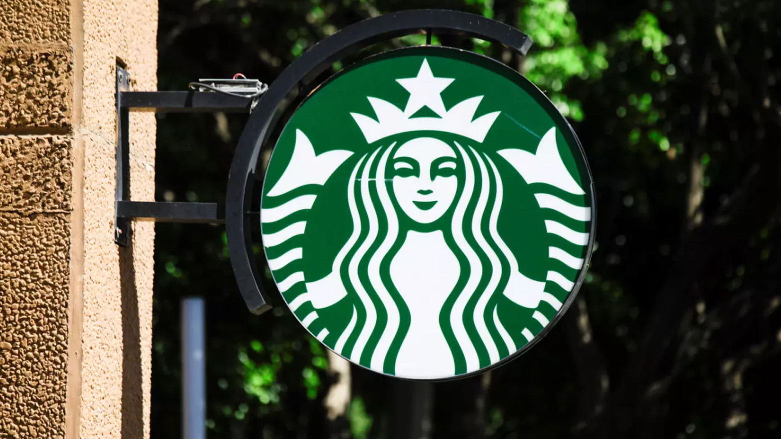 Starbucks CEO'su görevinden ayrıldı