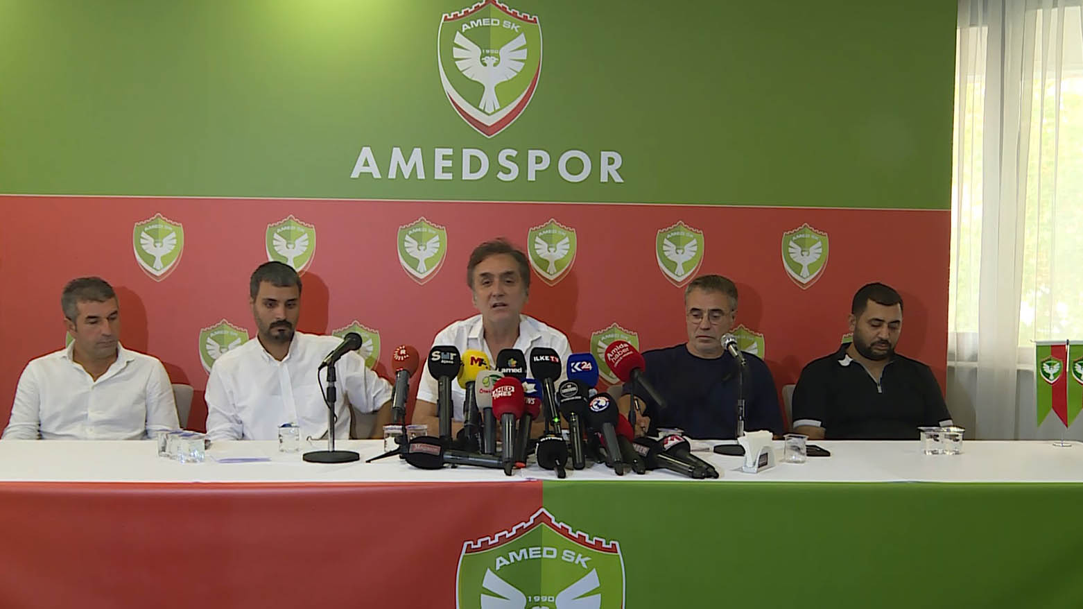 Serokê Amedsporê: Bila alîgirên me piştgirî û alîkariya me bikin