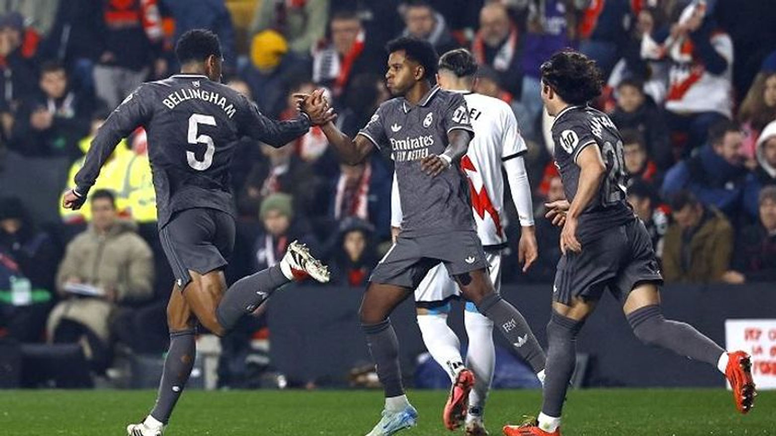 الريال يفرط في الصدارة ويتعادل مع  رايو فاليكانو