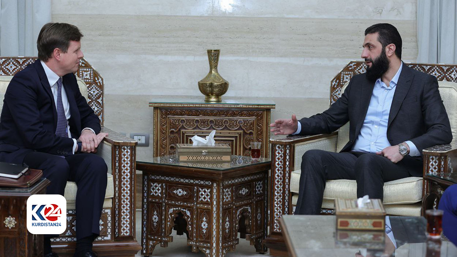 وفد بريطاني يصل دمشق ويجتمع مع الشرع