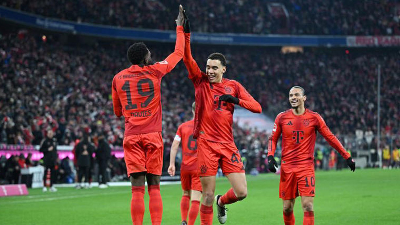 بايرن يحكم قبضته على الصدارة يسحق لايبزيج بخماسية