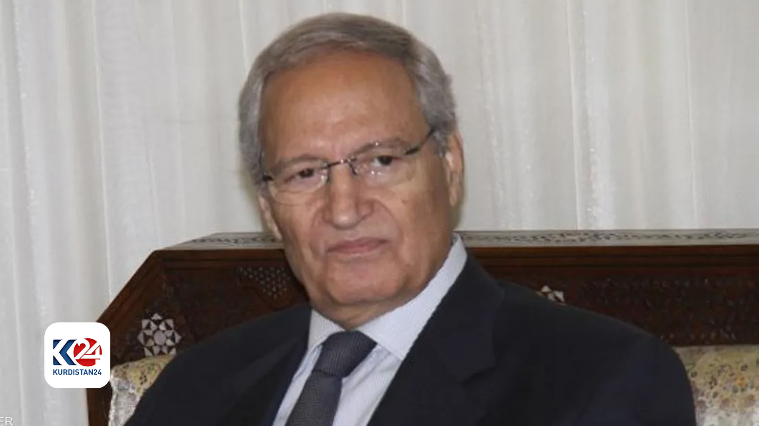 قائد الإدارة الجديدة في سوريا التقى فاروق الشرع ودعاه لحوار وطني