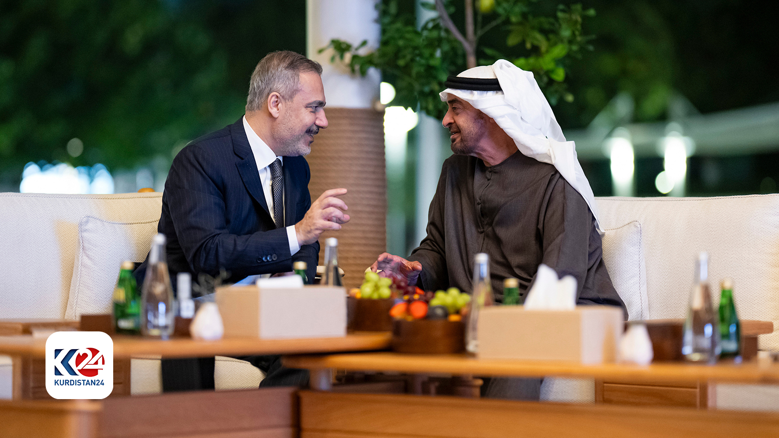 رئيس الإمارات محمد بن زايد آل نهيان ووزير الخارجية التركي هاكان فيدان