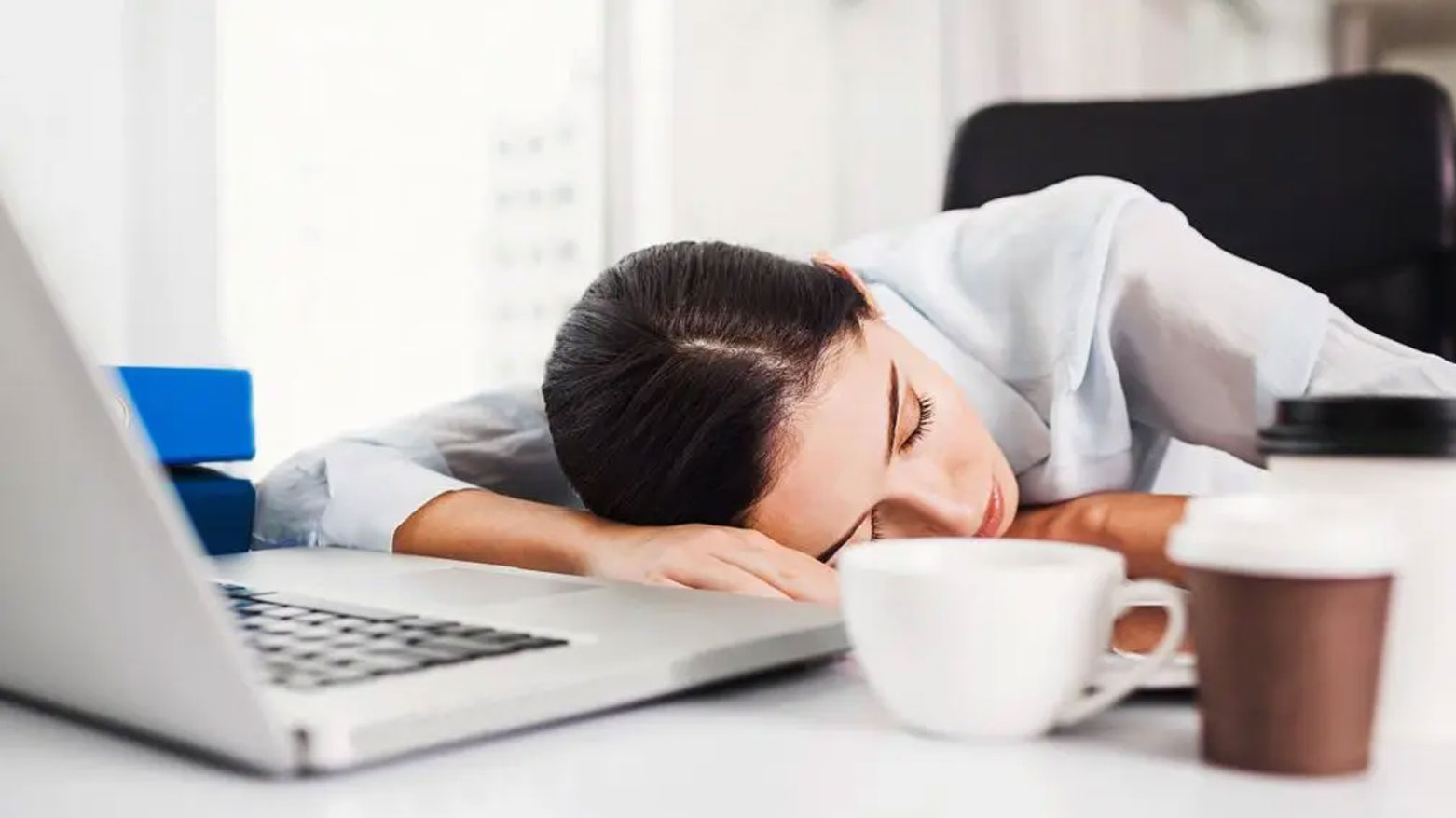 كيف تتخلّص من الإرهاق والخمول وزيادة طاقتك خلال اليوم؟