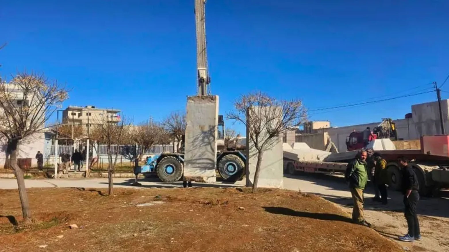 خراسانات كونكريتية جلبها التحالف إلى كوباني (متداول)