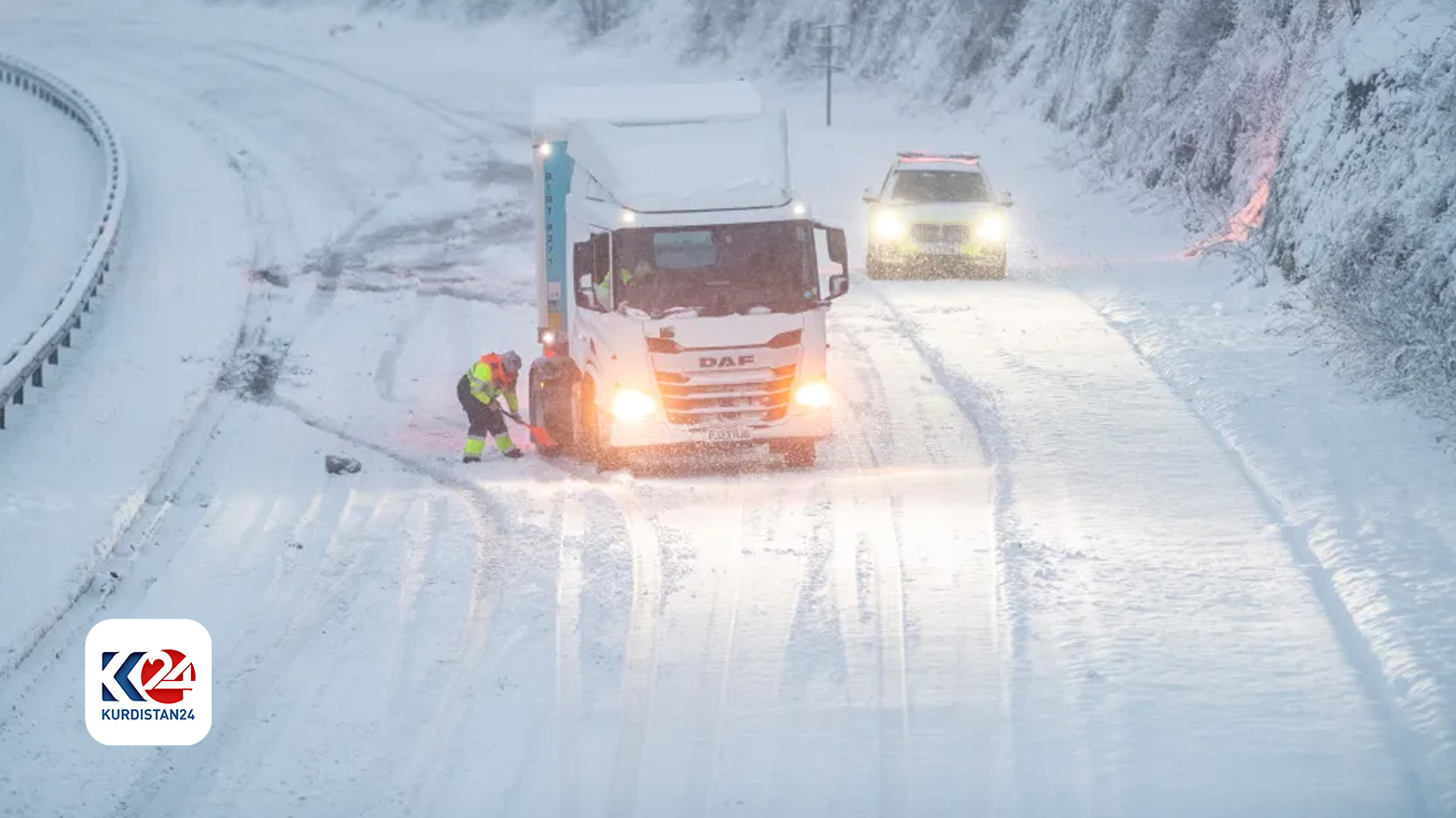 الثلوج تثير اضطرابات في حركة النقل الجوي في شمال أوروبا