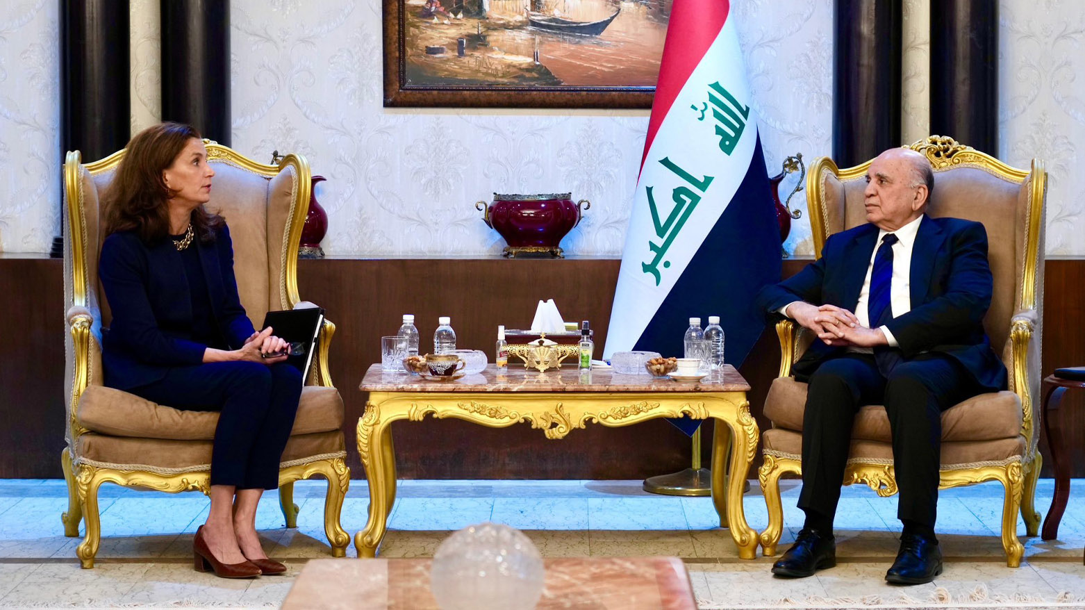 ABD'nin Bağdat Büyükelçiliği Maslahatgüzarı Elizabeth Kennedy Trudeau ve Irak Dışişleri Bakanı Fuad Hüseyin