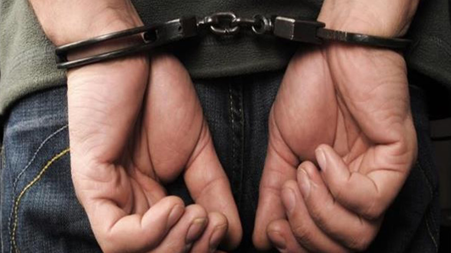 حاول إخفاء جريمته بحرق المنزل.. إلقاء القبض على قاتل زوجين في الأنبار