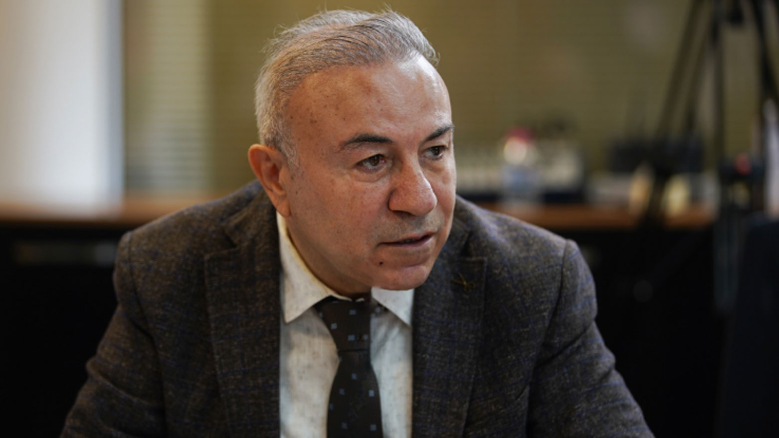عبدالحكيم بشار يطالب الإدارة الجديدة في سوريا بنشر أسماء عملاء النظام السابق