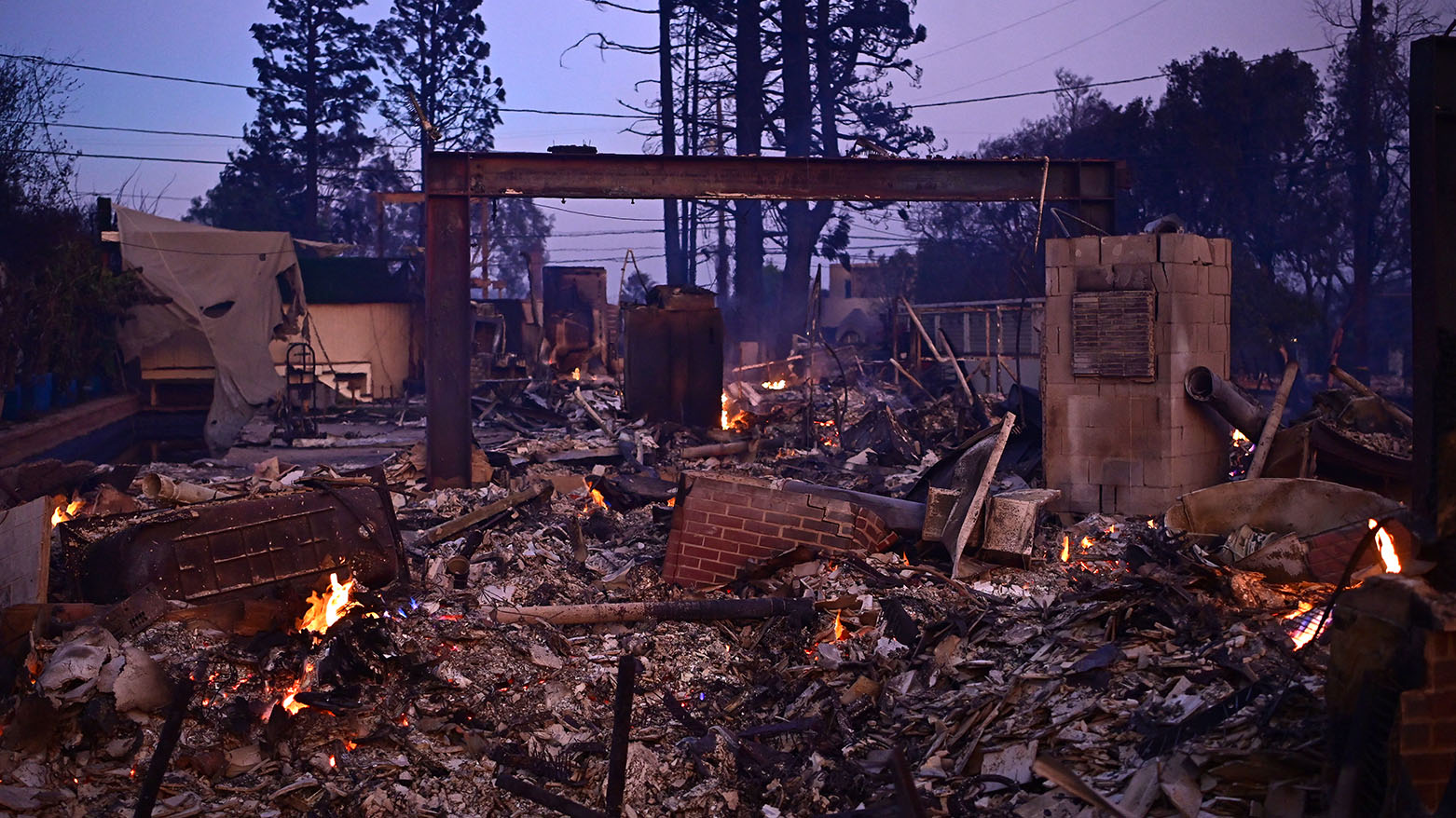 بايدن يلغي رحلة إلى إيطاليا للتركيز على جهود مكافحة حرائق لوس أنجليس