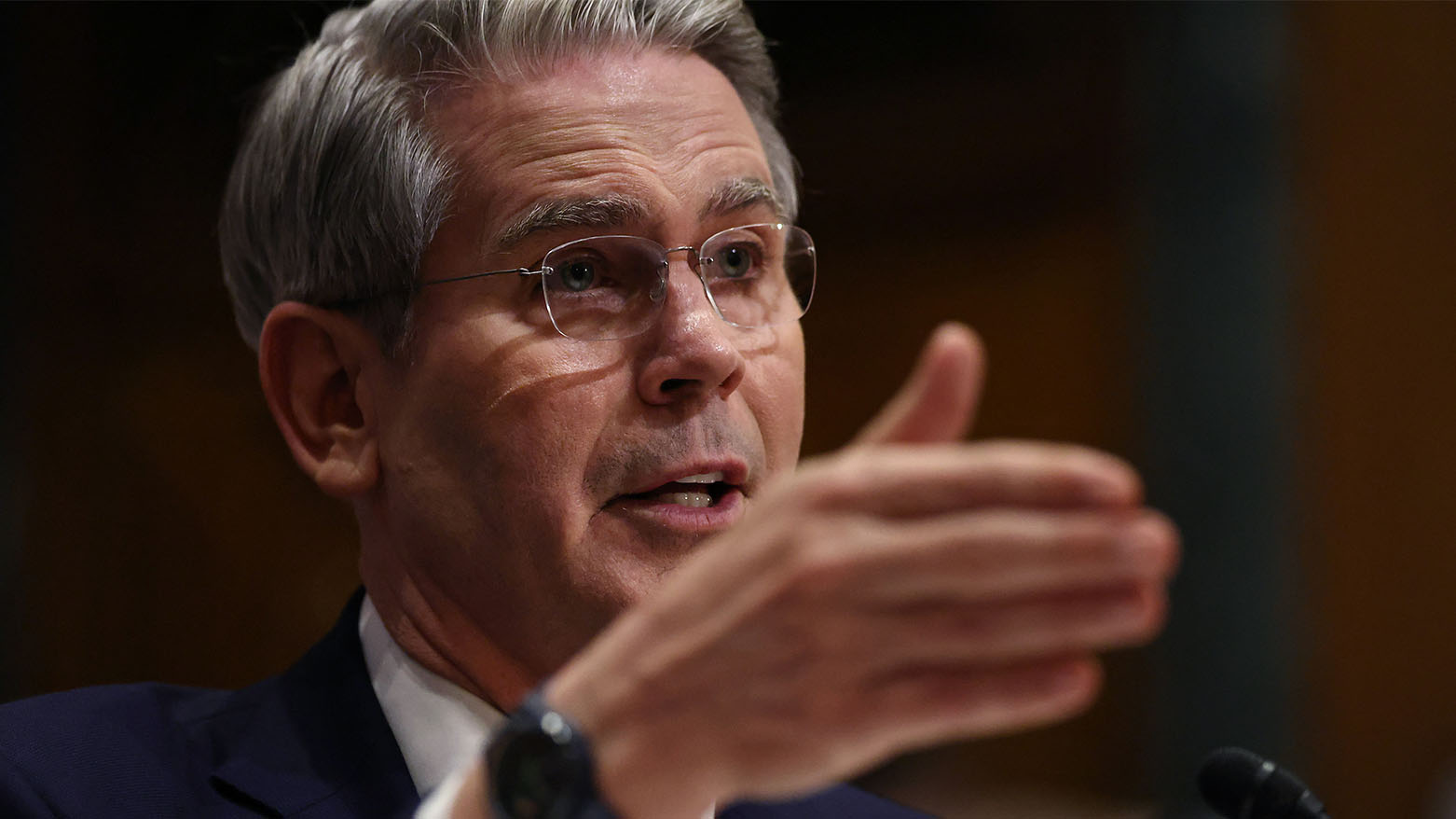 توقيف رجل بتهمة التخطيط لقتل وزير الخزانة الأميركي