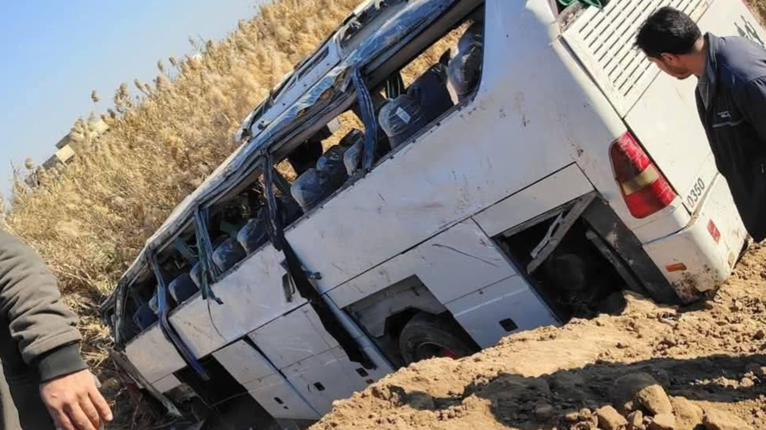 مصرع واصابة أكثر من 50 شخصاً في الطريق الرابط بين الديوانية والنجف