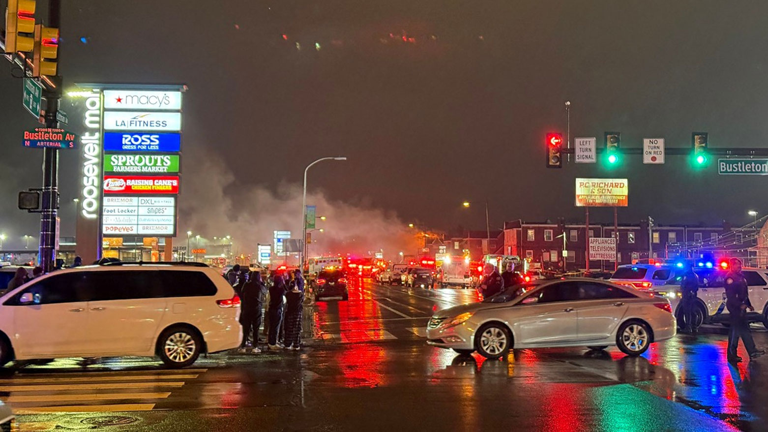 تصاعد دخان كثيف بعد سقوط الطائرة (فرانس برس)