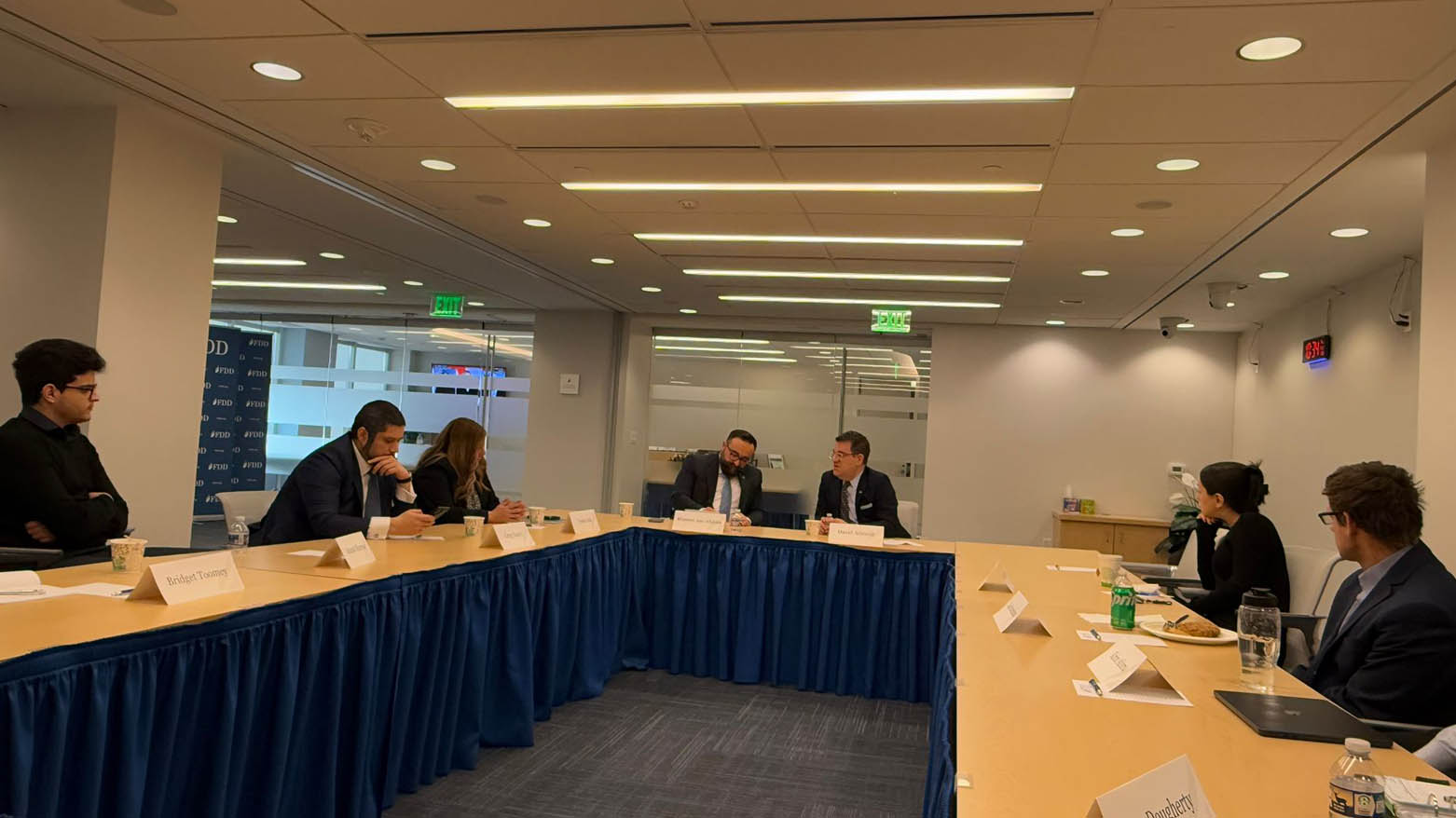 The photo shows the KRG Minister of Transportation and Communications Ano Jawhar (C-L) meeting with researchers and leaders from the Foundation for Defense of Democracies (FDD). (Photo: Kurdistan24)