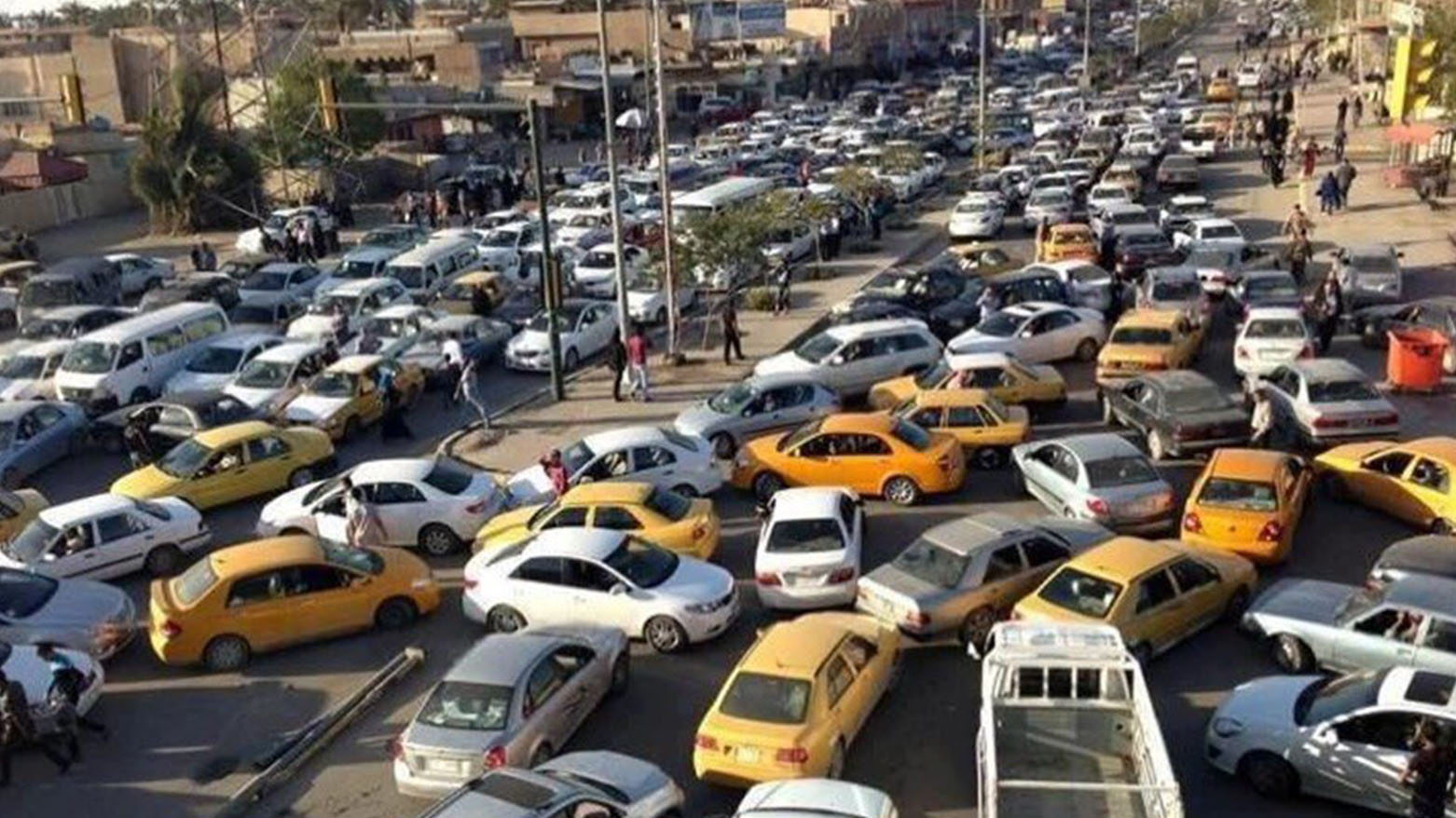 زيادة الازدحامات المرورية في بغداد رغم مشاريع الجسور والأنفاق الجديدة