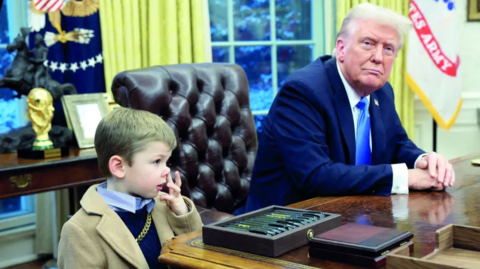 ابن ماسك يجبر ترامب على استبدال أثاث المكتب البيضاوي (فيديو)