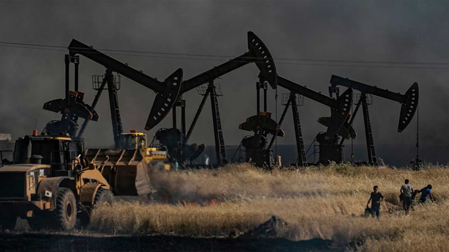 People extinguishing fire near an oil well in al-Qahtaniyah town in al-Hasakah Governorate, Syria, Jun. 10, 2019. (Photo: AFP)