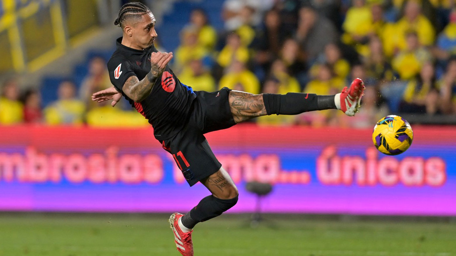 برشلونة يستعيد صدارة الدوري الإسباني بثنائية في مرمى لاس بالماس