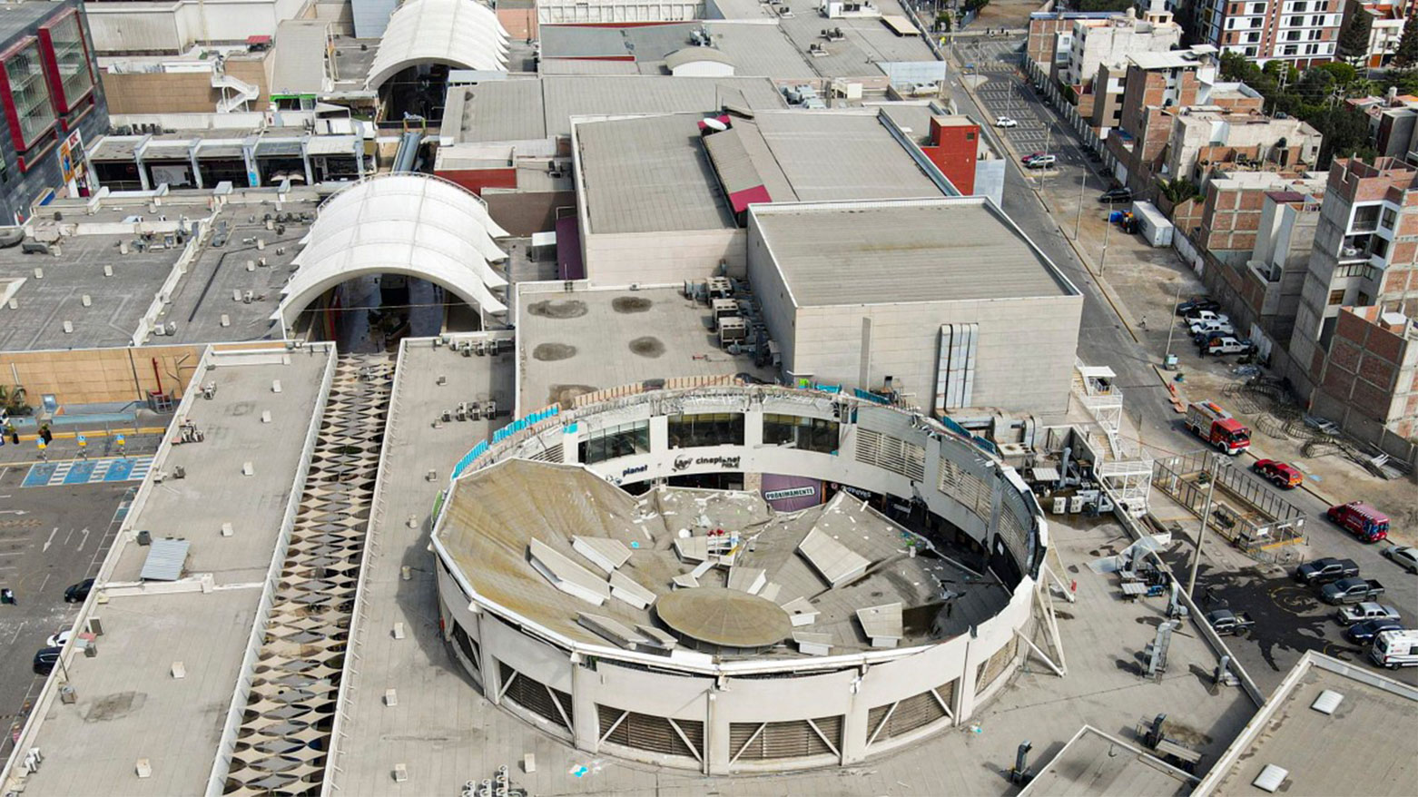 6 قتلى و78 جريحاً في انهيار قاعة طعام في البيرو