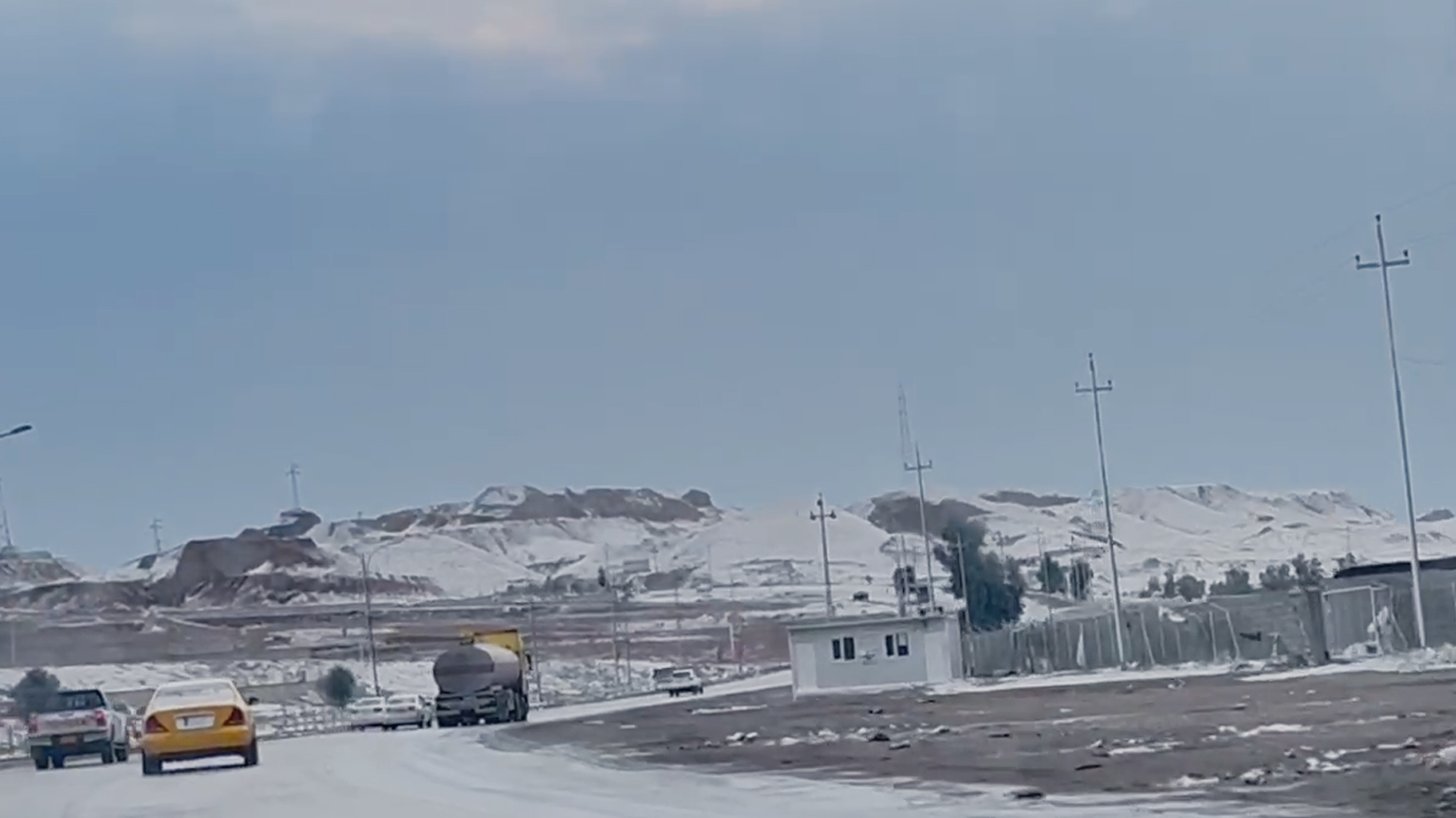 The photo shows the snow covering the suburbs of the city of Kirkuk. (Photo: Kurdistan24)