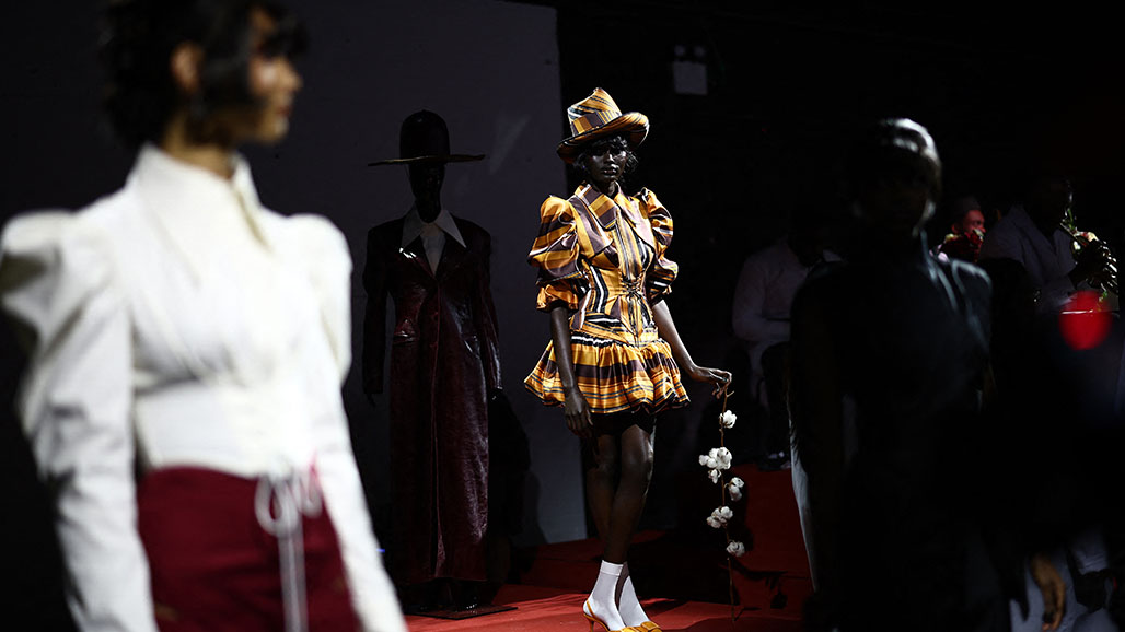 نسخ رقمية قائمة على الذكاء الاصطناعي من عارضات أزياء تسهّل عملهنّ وتوفر الوقت