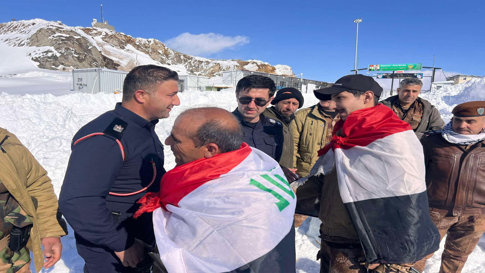 دوو پاسەوانی سنوور لەنێو بەفر ڕزگارکران