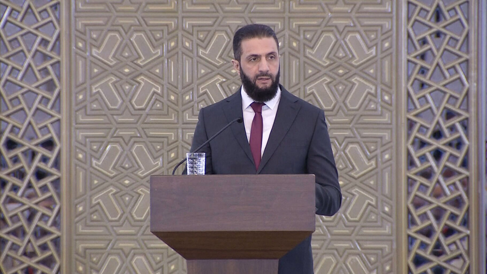 الشرع: علينا مواجهة كل من يريد تحويل نكبات سوريا إلى فرص استثمارية