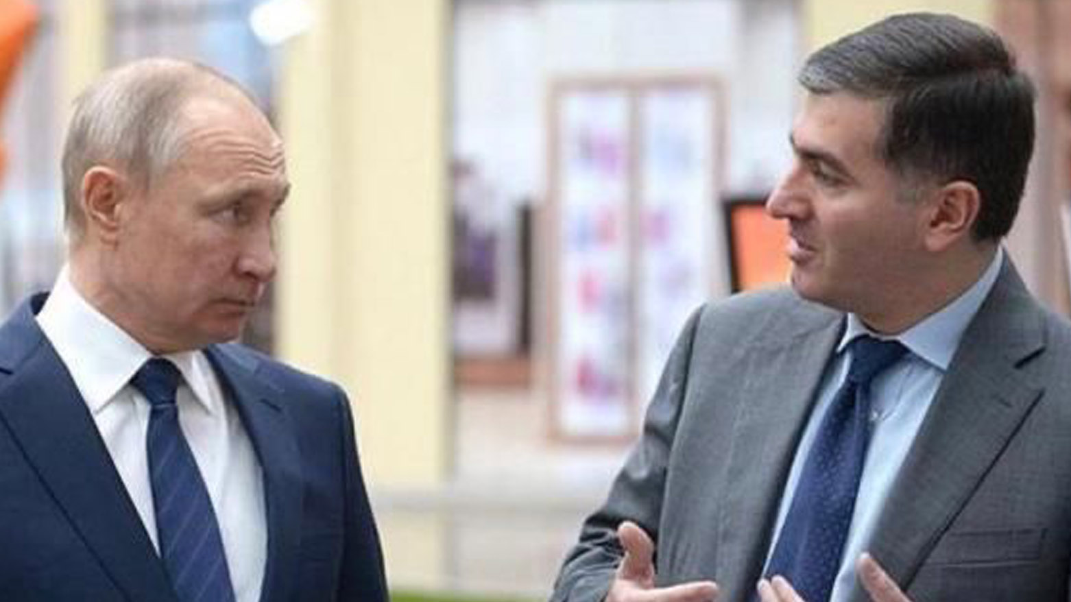 Russian President Vladimir Putin (L), Kurdish businessman Amiran Mutsoyev (R), in the Kremlin. (Photo: Russian Government Office)