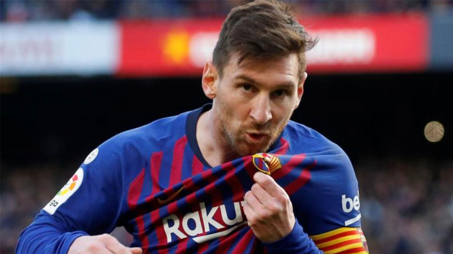 ميسي يفكّر بالعودة إلى برشلونة