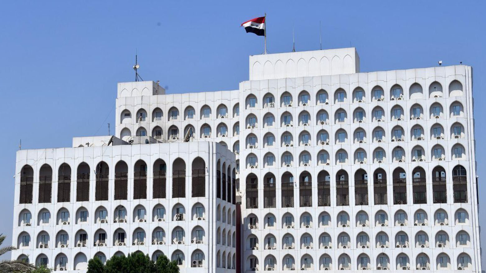 العراق يرحب بدعوة زعيم حزب العمال الكوردستاني حزبه إلى إلقاء السلاح
