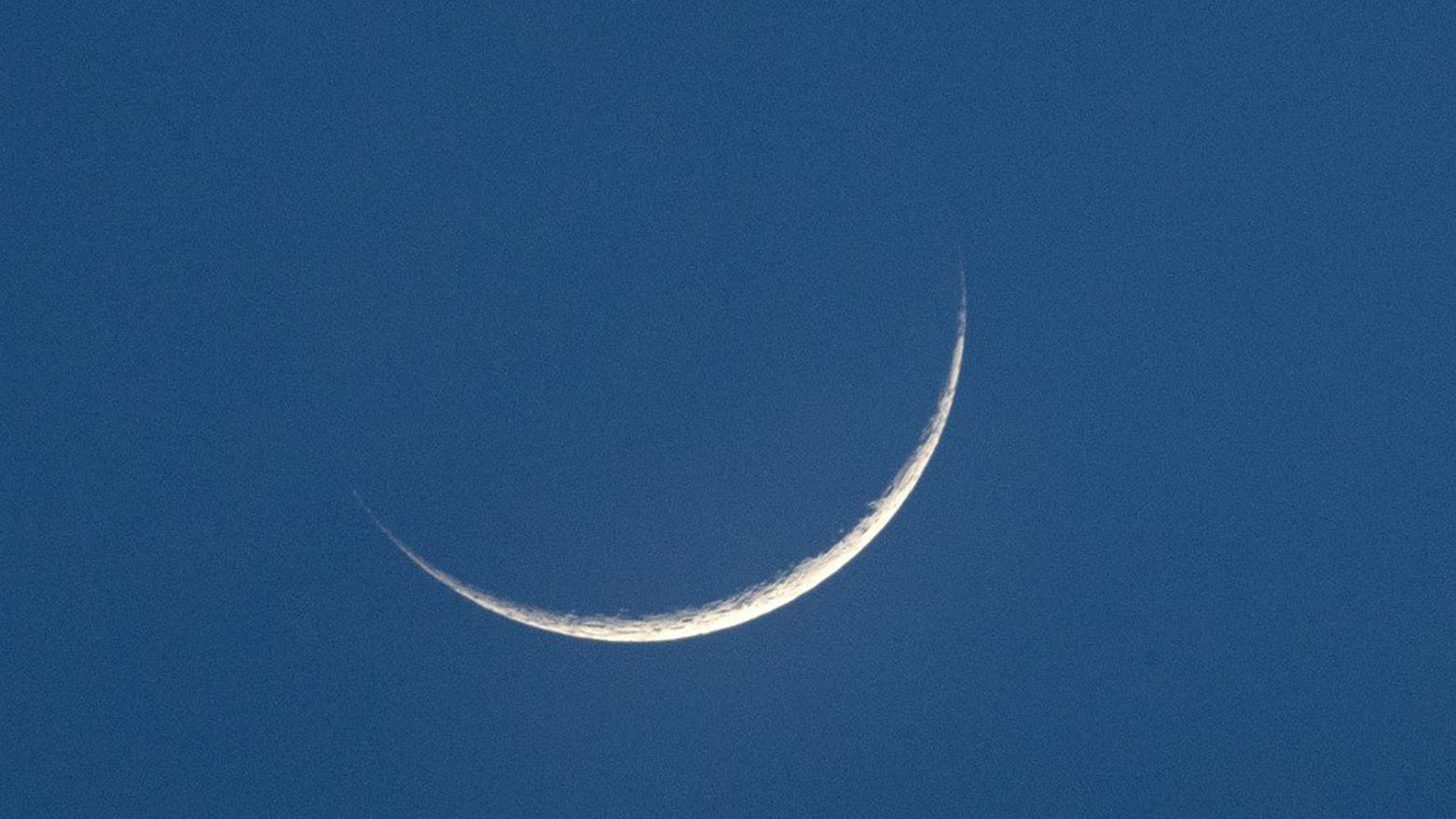 سابقة عالمية.. طائرات الدرون لرصد هلال رمضان في الإمارات