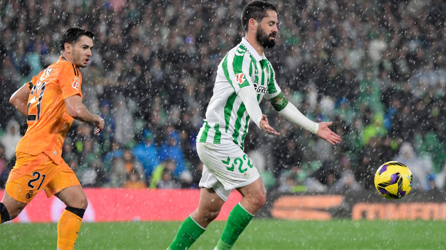 الريال يهدر فرصة تصدّر الدوري الإسباني بخسارته أمام بيتيس