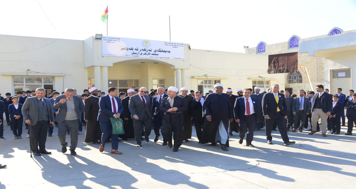 وێنەی یەکێک لە پەیمانگا ئایینیەکانی هەولێر، کە شاندێکی باڵا سەردانی کردوون