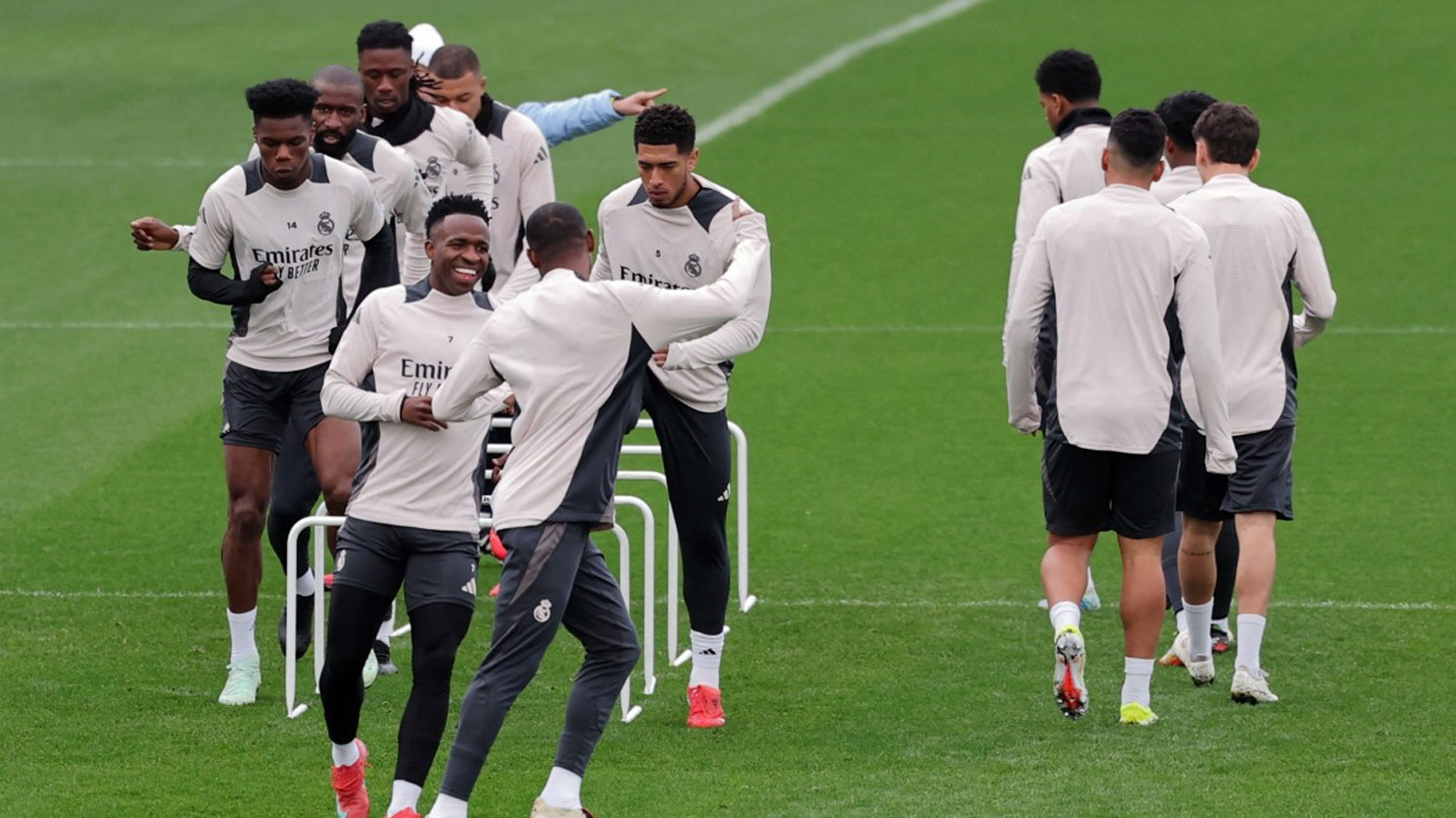 فينيسيوس محذّراً رفاقه: لا مجال للخطأ أمام أتلتيكو