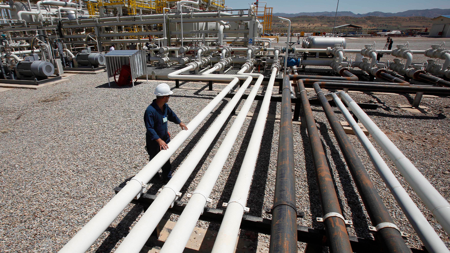 A worker is seen inspecting a pipeline in one of the oil fields in the Kurdistan Region. (Photo: AP)