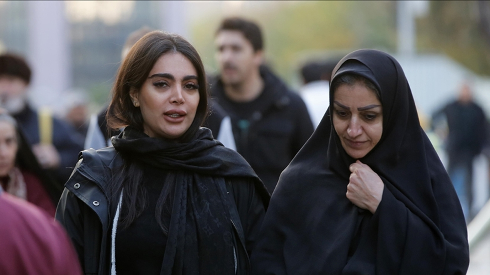 ژمارەیەک پەرلەمانتاری ئێران داوای جێبەجێکردنی یاسای حیجاب دەکەن