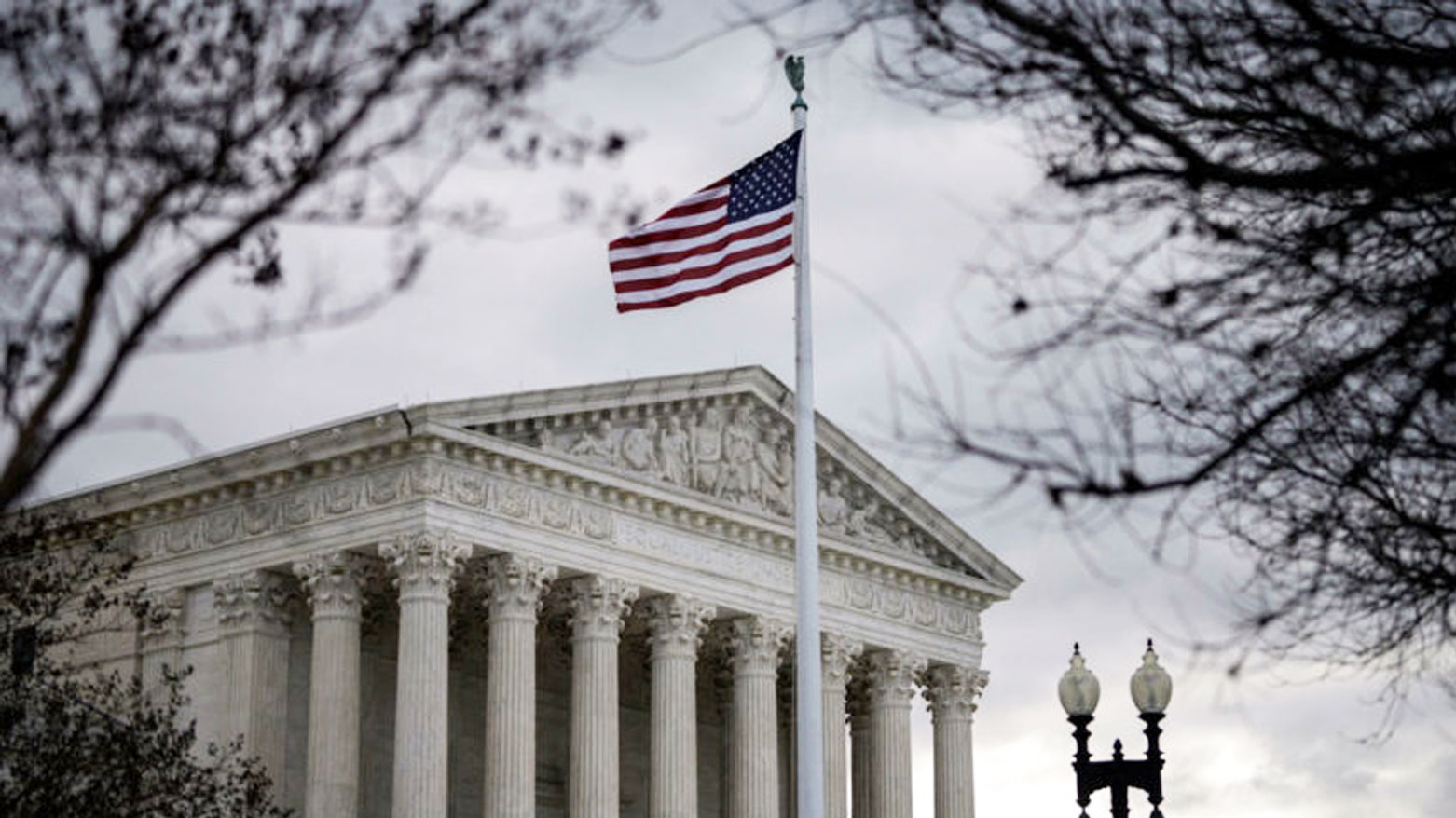 المحكمة العليا ترفض قرار ترامب تجميد ملياري دولار من المساعدات الخارجية