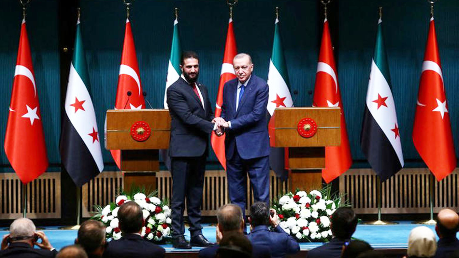 أردوغان يؤيد جهود الشرع في تحقيق الاستقرار وسط العنف في سوريا
