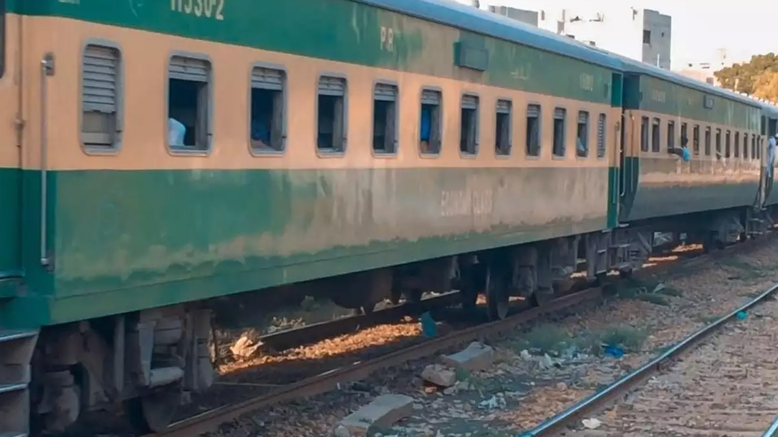Pakistan- 500 kişinin bulunduğu trene silahlı saldırı
