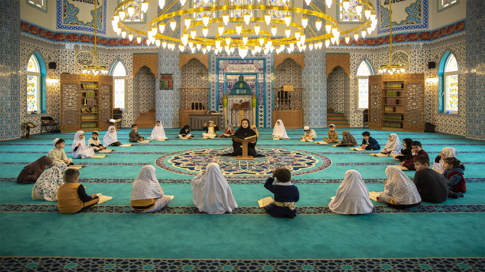 هەولێر.. لە مانگی ڕەمەزاندا باخچەی منداڵان قوتابییەکانیان بۆ گەشتکردن دەبەنە مزگەوتەکان