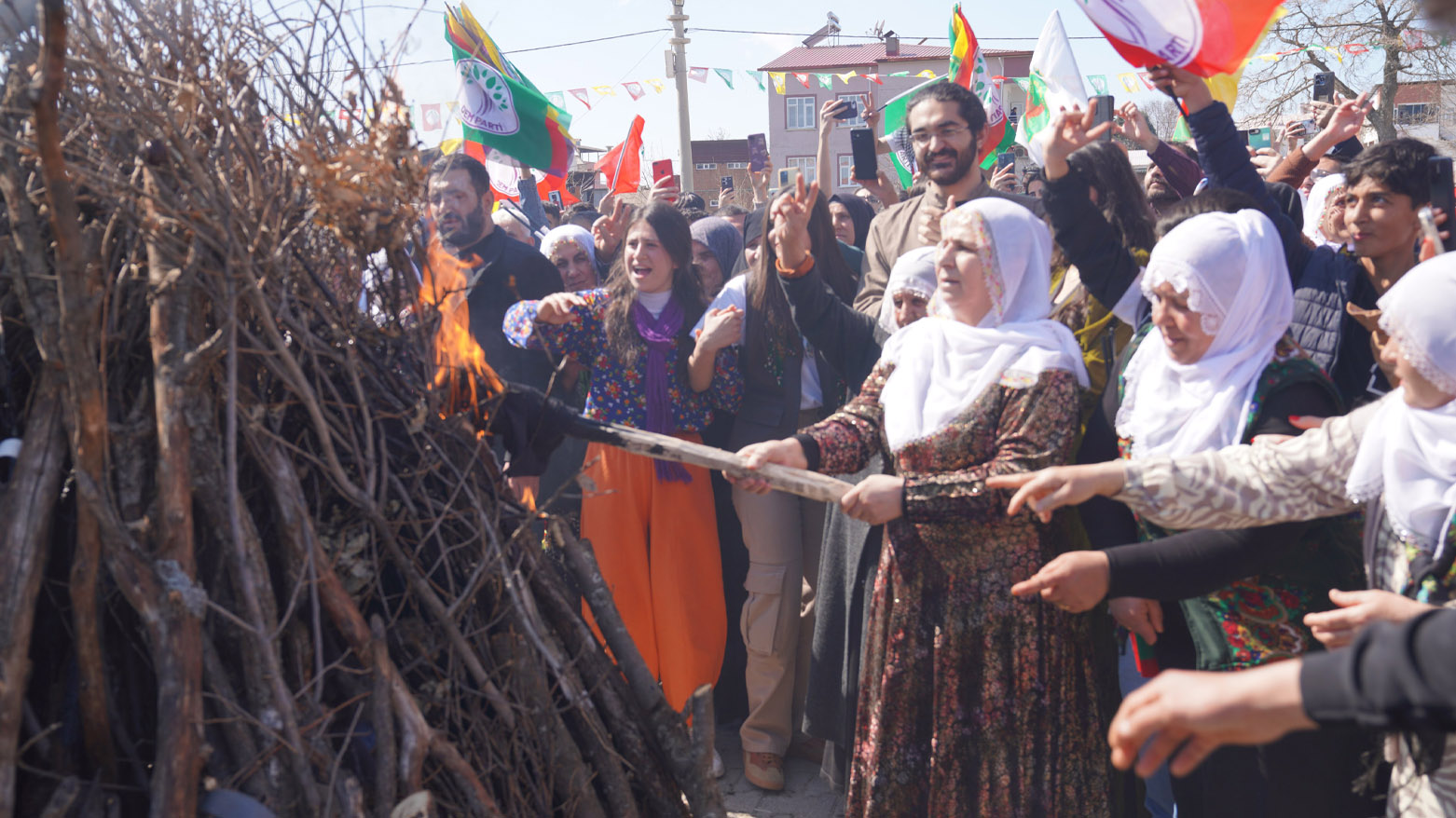 Lice'de Newroz ateşi