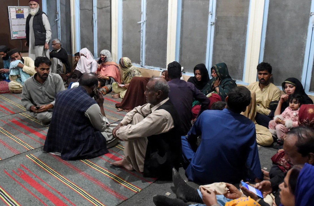پاکستان.. لە ڕووداوێکی خوێناویدا 350 کەس ڕزگار کران