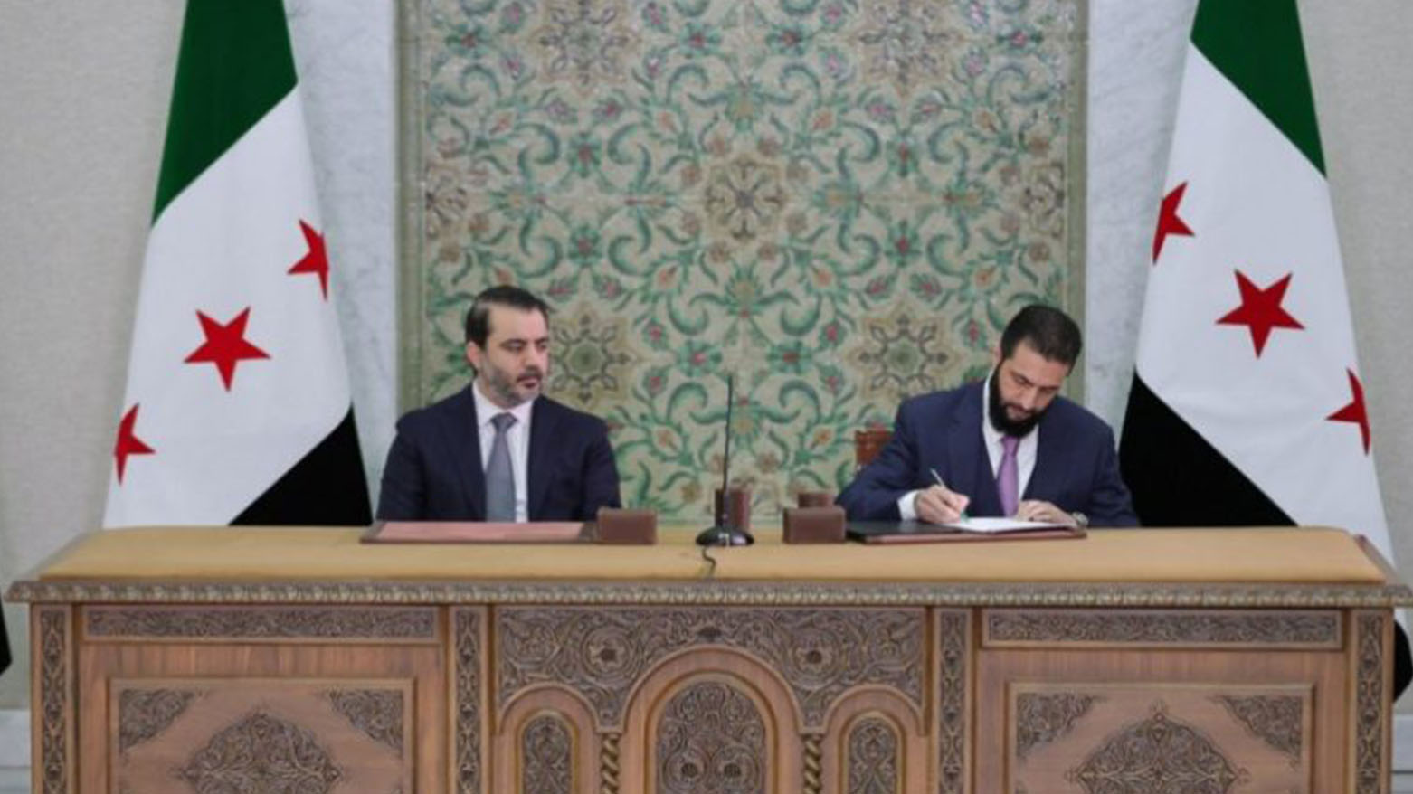 الإعلان الدستوري السوري بين اشتراط الإسلام للرئيس والعروبة للدولة ومستقبل الجمهورية بعد الفترة الانتقالية