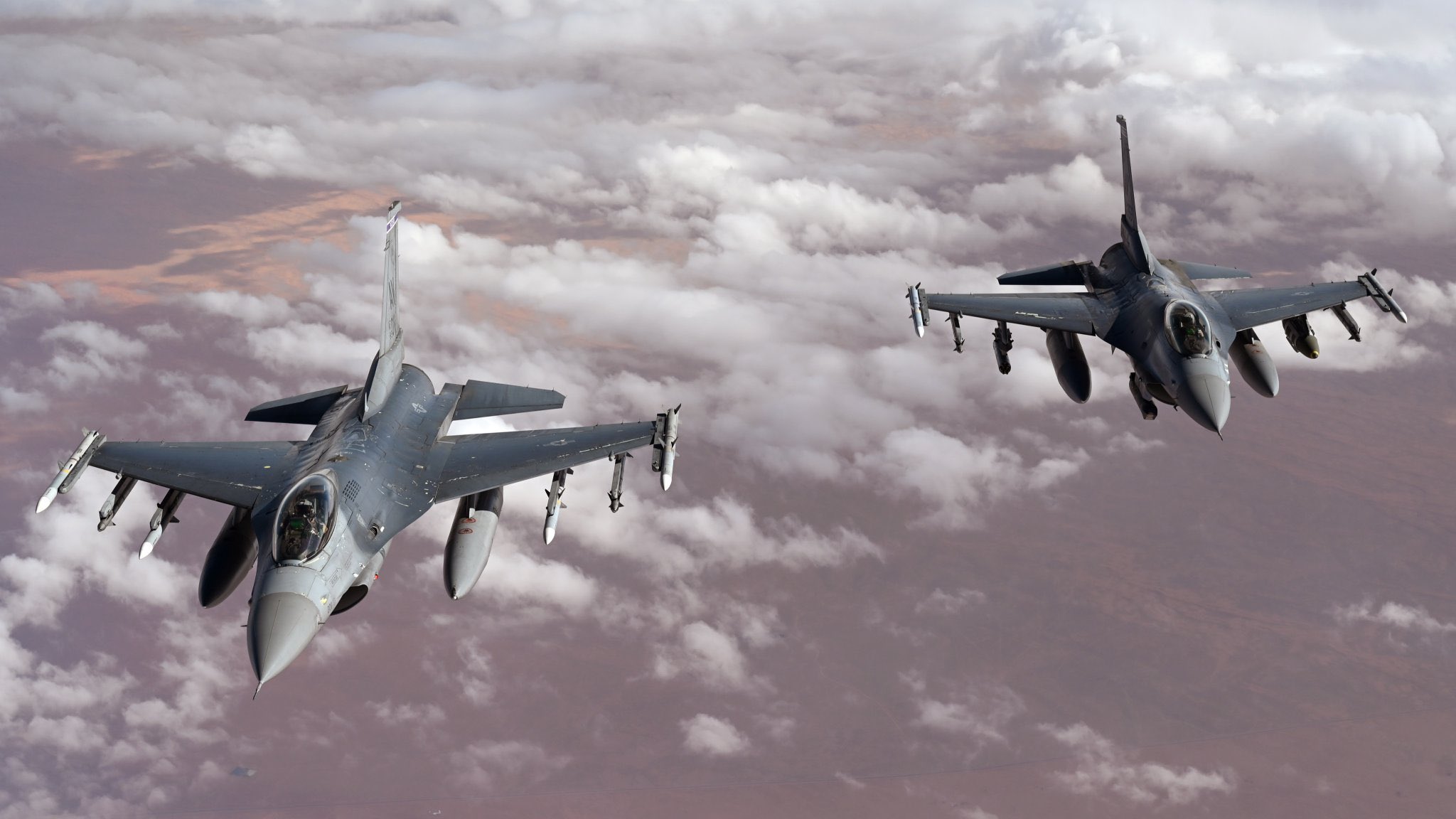 Two U.S. Air Force F-16 Fighting Falcons patrol the U.S. Central Command area of responsibility. (Photo: USCENTCOM)