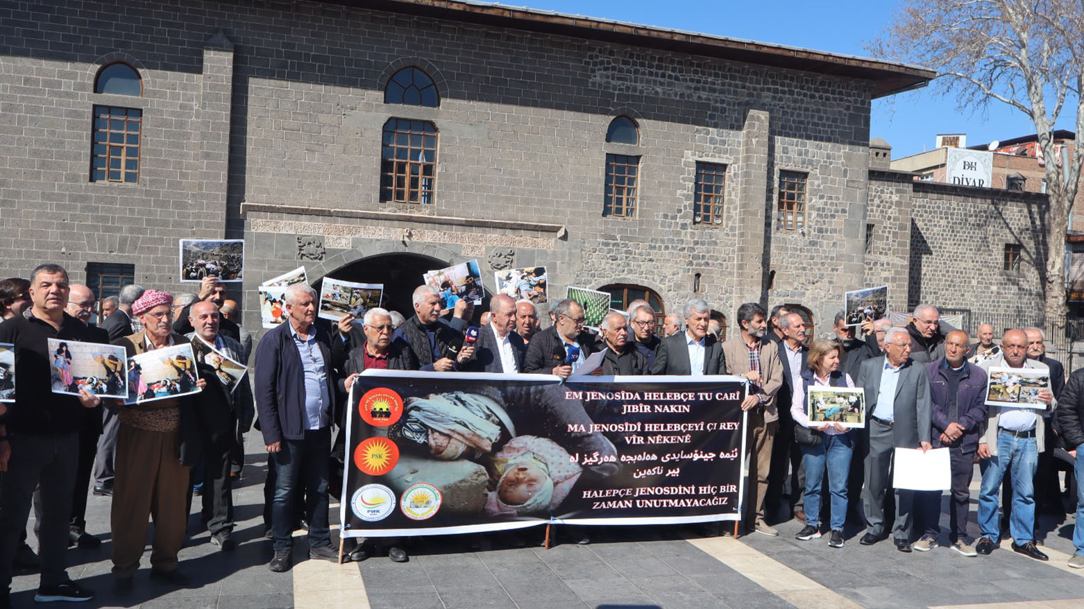 HAK-PAR, PDK-BAKUR, PSK, PWKê li Diyarbekir û Mêrdînê Jenosîda Helebceyê bibîr anîn