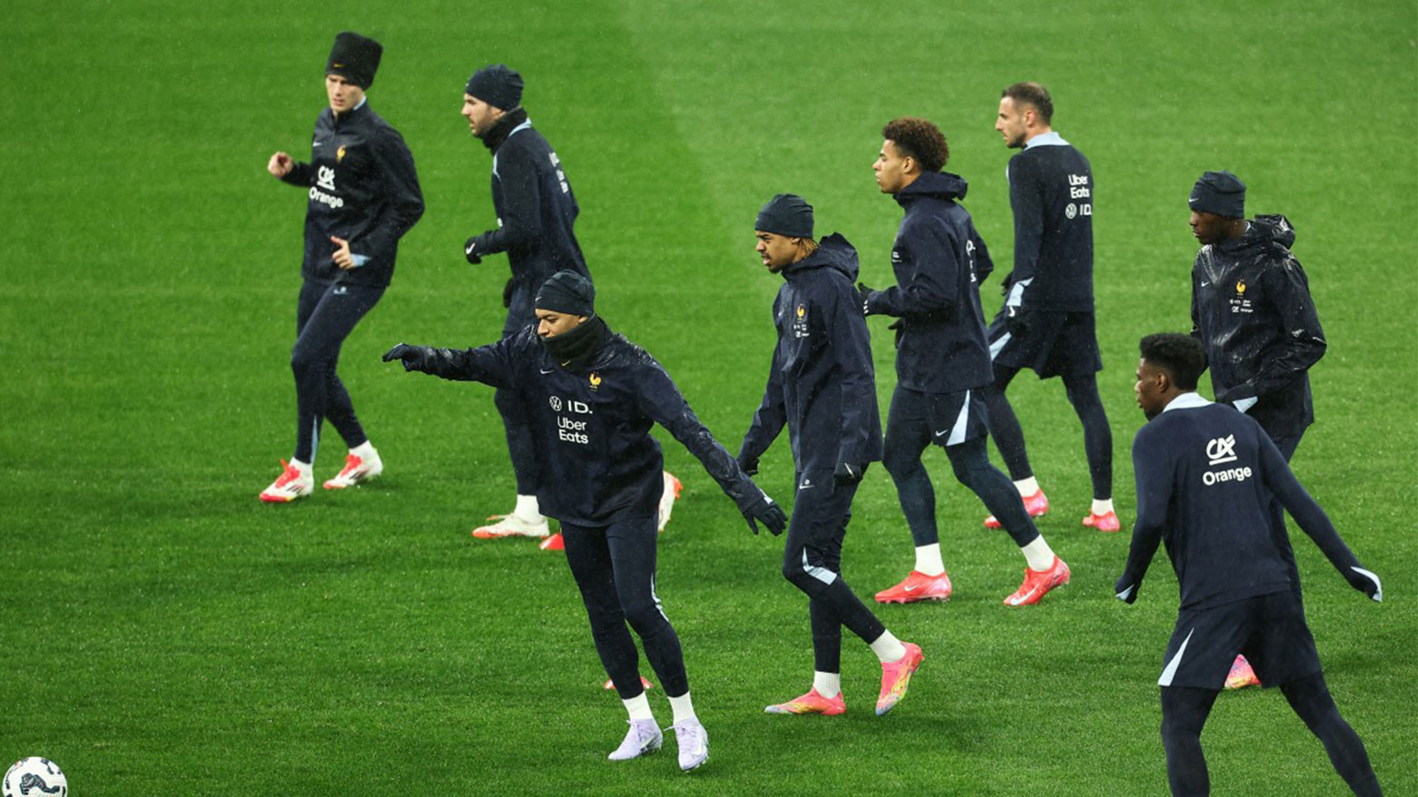 المنتخب الفرنسي في حصة تدريبية (فرانس برس)