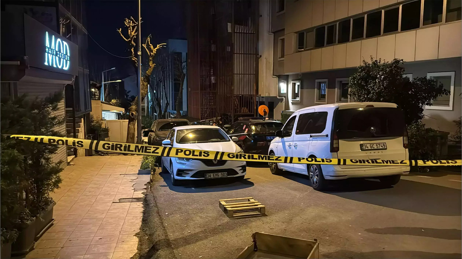The area surrounding the Iraqi Consulate in Istanbul was restricted by the police following the incident. (Photo: DHA)