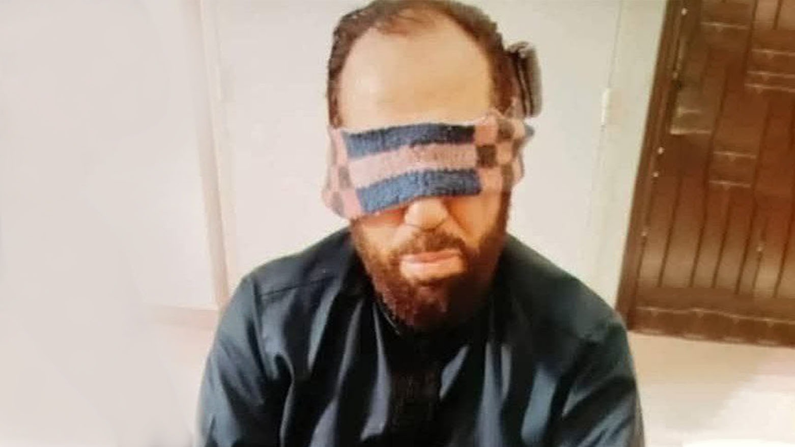 اعتقال مفتي سوريا السابق "أحمد حسون" في مطار دمشق الدولي خلال محاولته مغادرة البلاد