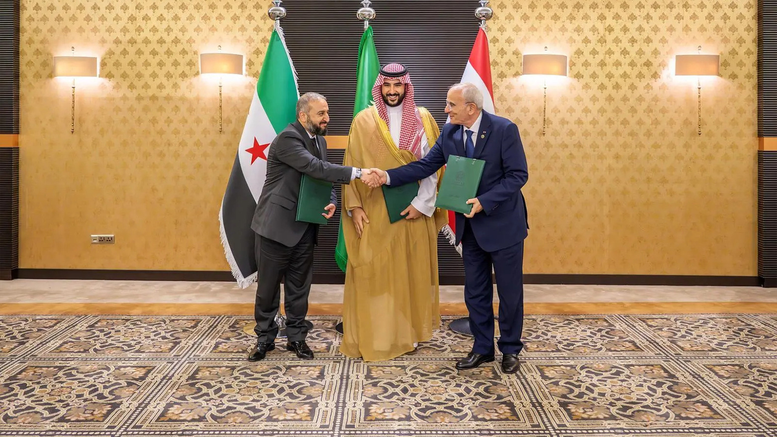 Meeting between Saudi Arabia's Defence Minister Khaled bin Salman (C), Syria's Defence Minister Murhaf Abu Qasra (L) and Lebanon's Defence Minister Michel Menassa, in Jeddah. (Photo: SPA)