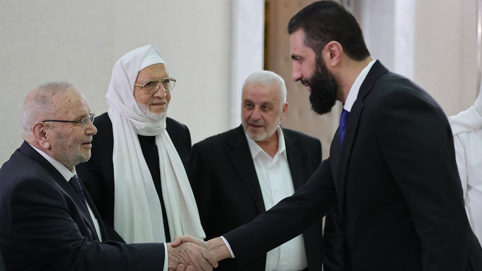 الشرع يؤسس مجلس إفتاء ويعيّن الرفاعي مفتياً عاماً لسوريا